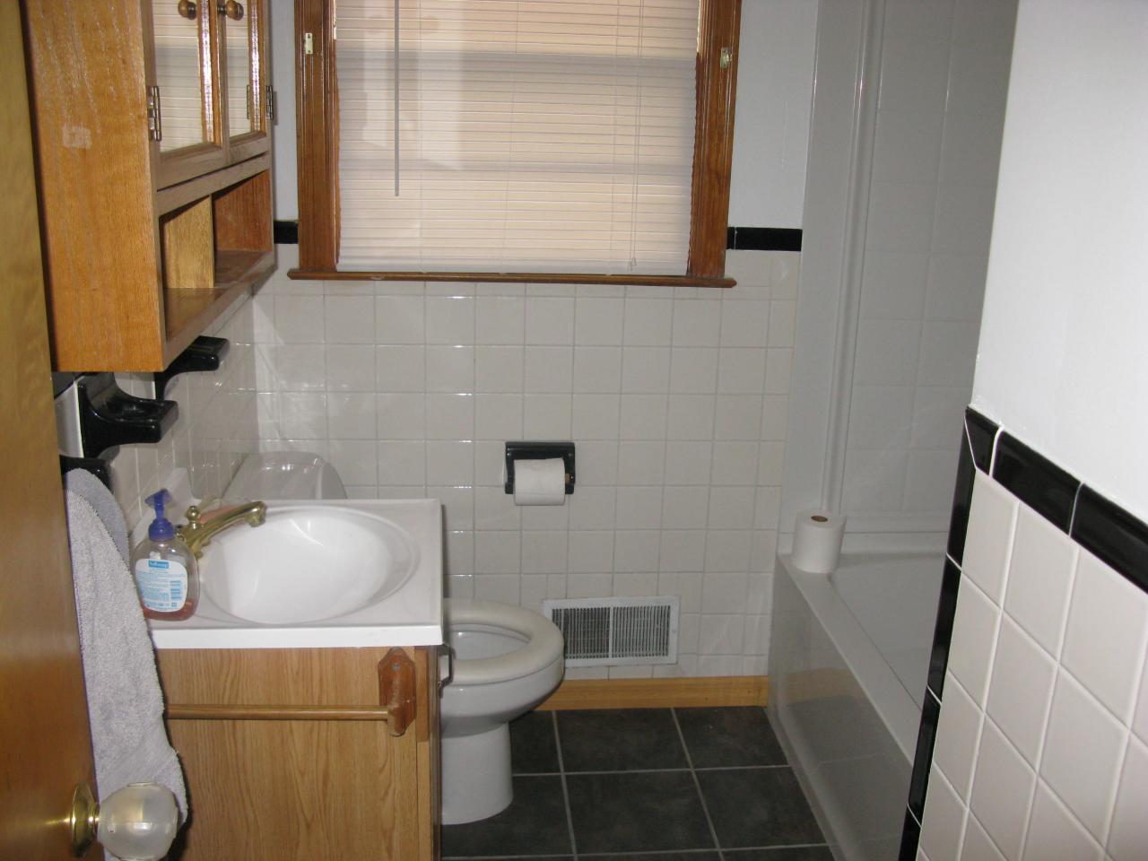 1750 Pomeroy Road Salem, VA 24153 - Photo 8 of 11 bathroom