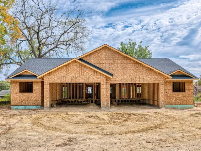 $389,900 | 230 South Chestnut Street, Ellsworth, WI 54011