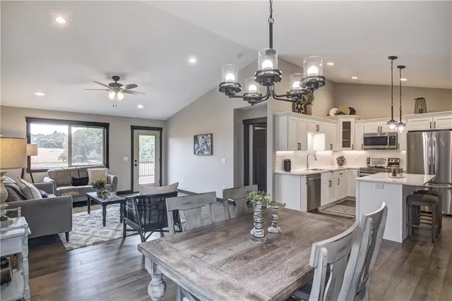 $389,900 | 230 South Chestnut Street, Ellsworth, WI 54011