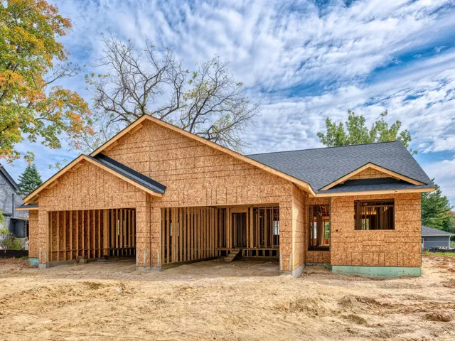 $389,900 | 230 South Chestnut Street, Ellsworth, WI 54011