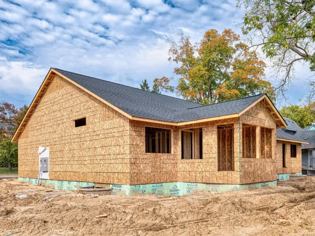 $389,900 | 230 South Chestnut Street, Ellsworth, WI 54011