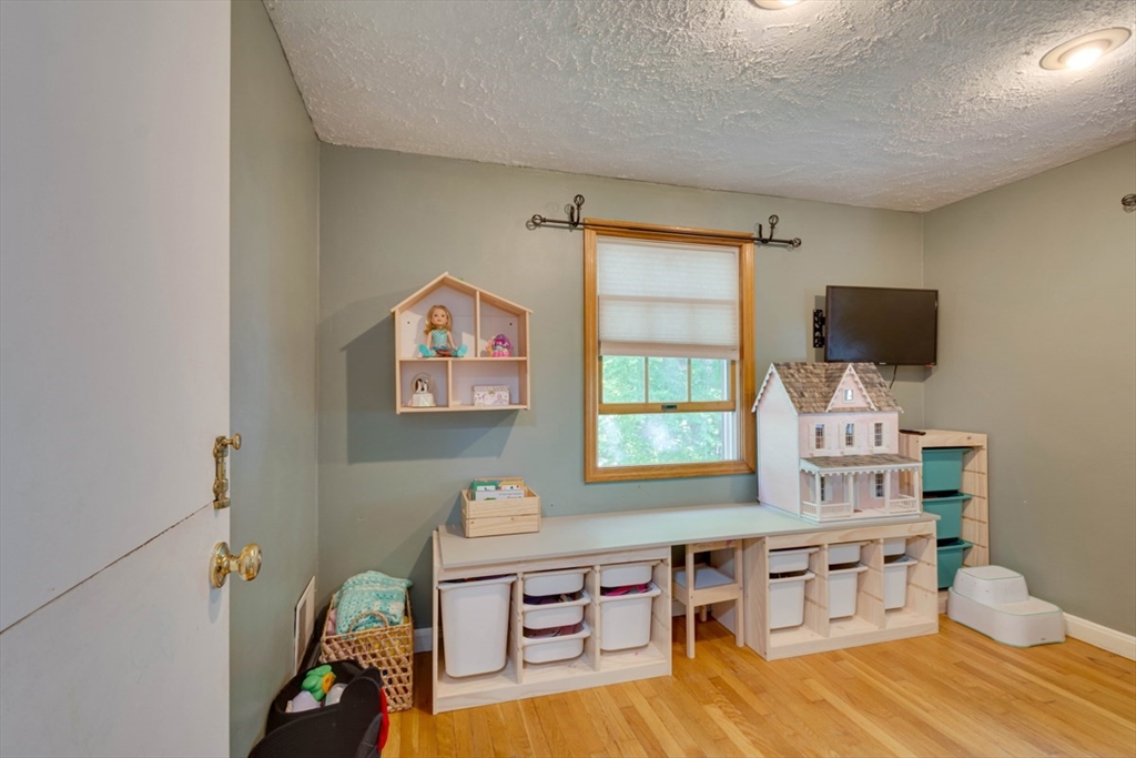 108 Deforest Street Boston, MA 02131 - Photo 13 of 37