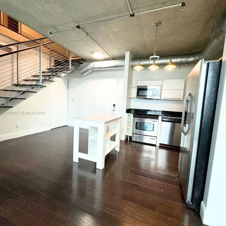 $4,400 | 690 Southwest 1st Court, Unit PHI24, Miami, FL 33130