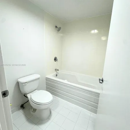 $4,400 | 690 Southwest 1st Court, Unit PHI24, Miami, FL 33130