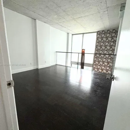 $4,400 | 690 Southwest 1st Court, Unit PHI24, Miami, FL 33130