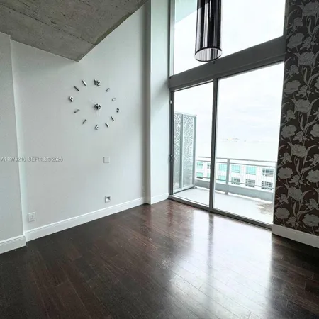 $4,400 | 690 Southwest 1st Court, Unit PHI24, Miami, FL 33130