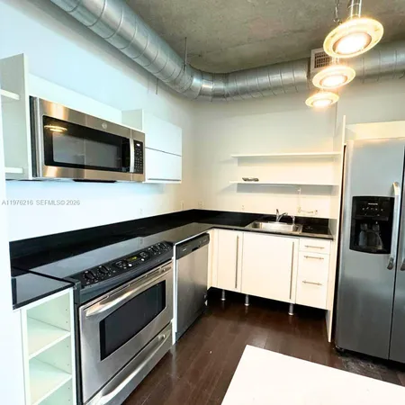 $4,400 | 690 Southwest 1st Court, Unit PHI24, Miami, FL 33130