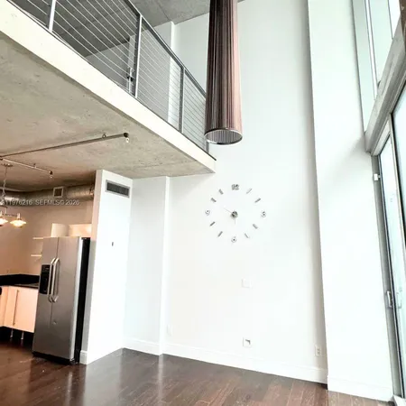 $4,400 | 690 Southwest 1st Court, Unit PHI24, Miami, FL 33130