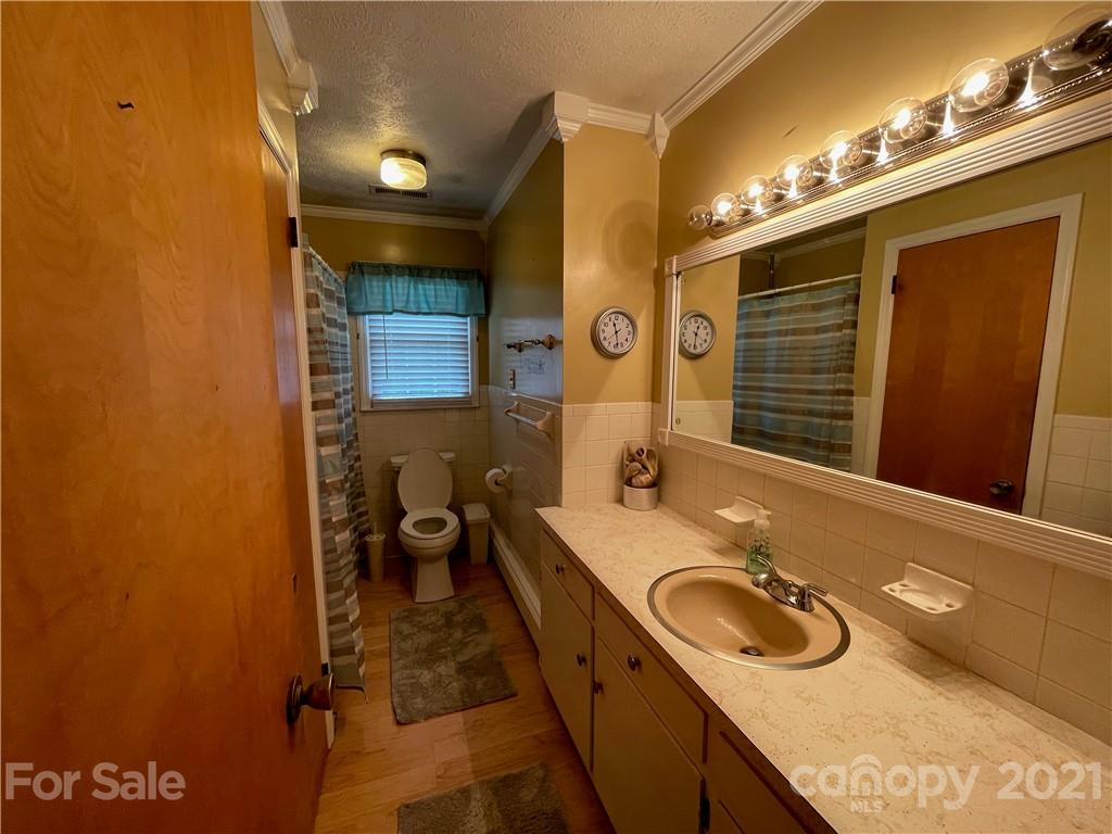 1875 Enon Road Valdese, NC 28690 - Photo 15 of 44 Gallery Image 15