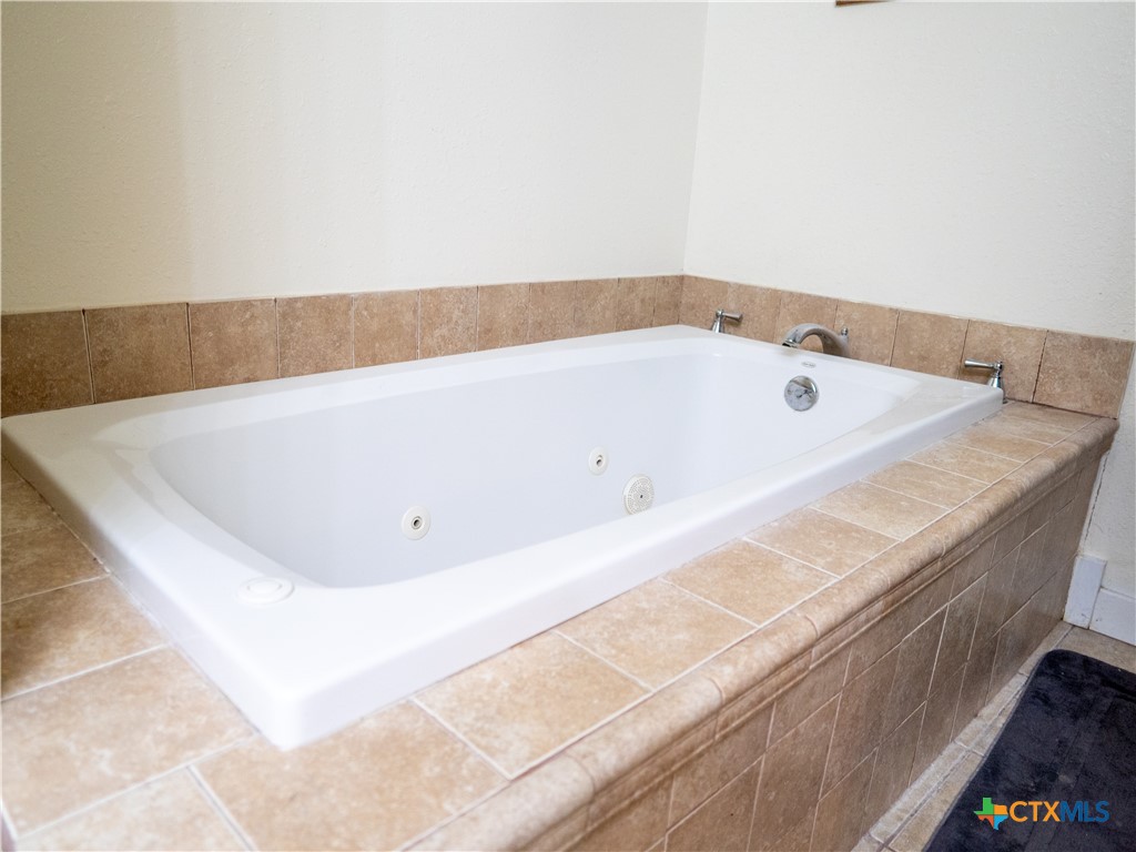 1704 Jackson Street Port Lavaca, TX 77979 - Photo 33 of 40 a bathroom with a bathtub