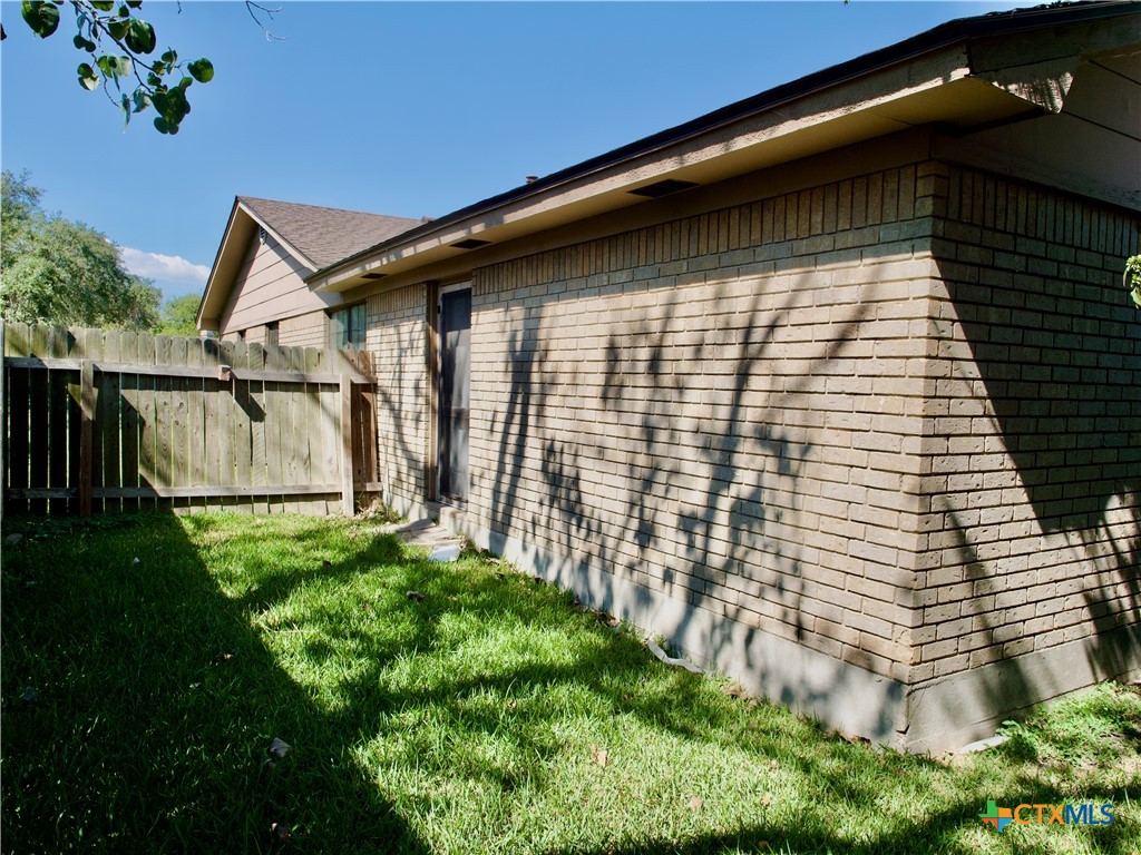 1704 Jackson Street Port Lavaca, TX 77979 - Photo 9 of 40 a backyard of a house with lots of green space