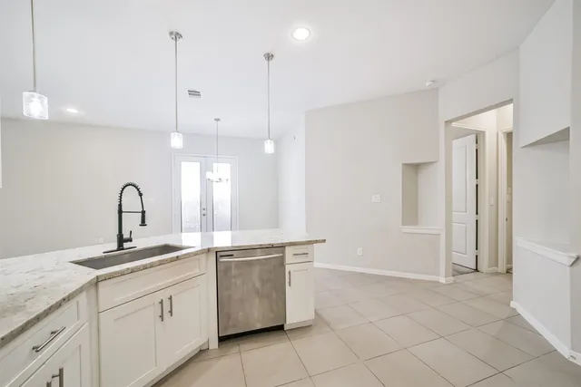 $1,940 | 10334 Solitaire Circle, Houston, TX 77070