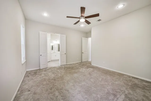 $1,940 | 10334 Solitaire Circle, Houston, TX 77070