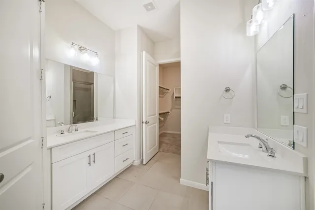 $1,940 | 10334 Solitaire Circle, Houston, TX 77070