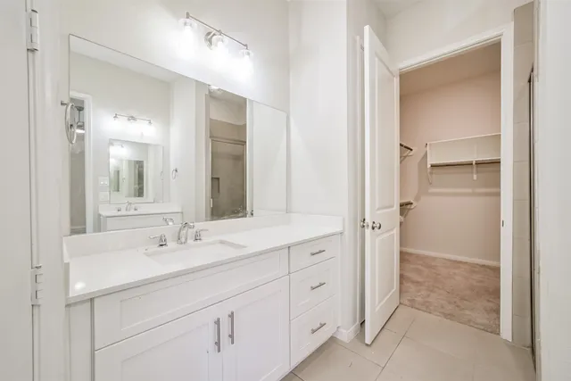 $1,940 | 10334 Solitaire Circle, Houston, TX 77070