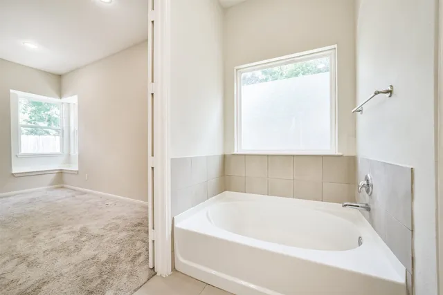 $1,940 | 10334 Solitaire Circle, Houston, TX 77070