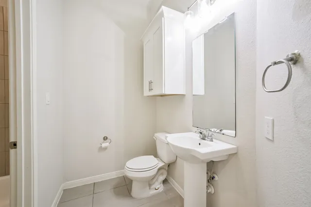 $1,940 | 10334 Solitaire Circle, Houston, TX 77070