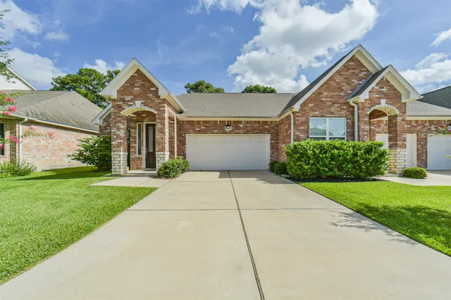 $1,940 | 10334 Solitaire Circle, Houston, TX 77070