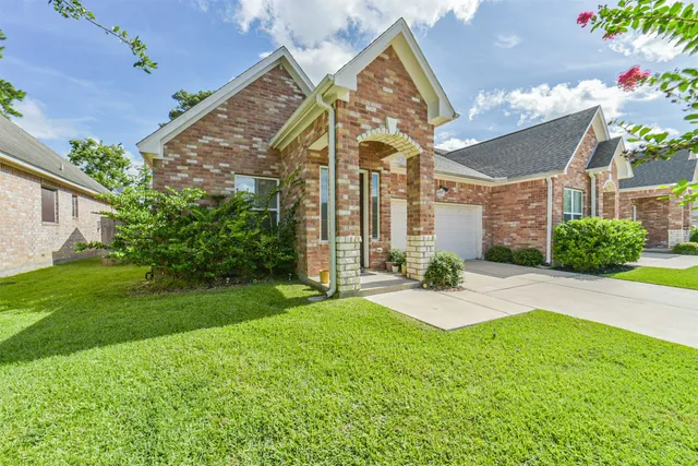 $1,940 | 10334 Solitaire Circle, Houston, TX 77070