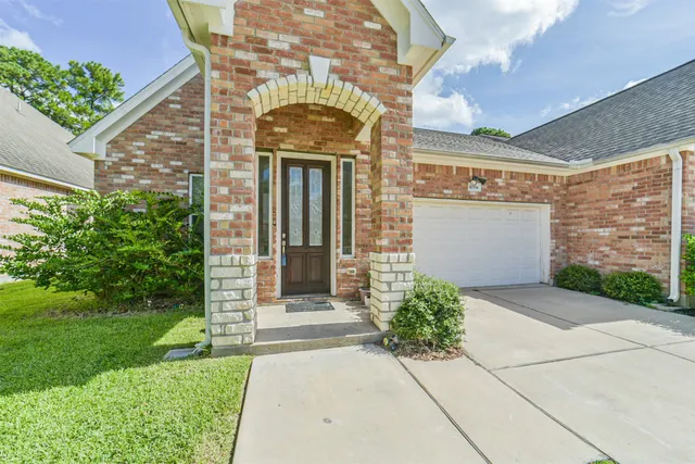 $1,940 | 10334 Solitaire Circle, Houston, TX 77070