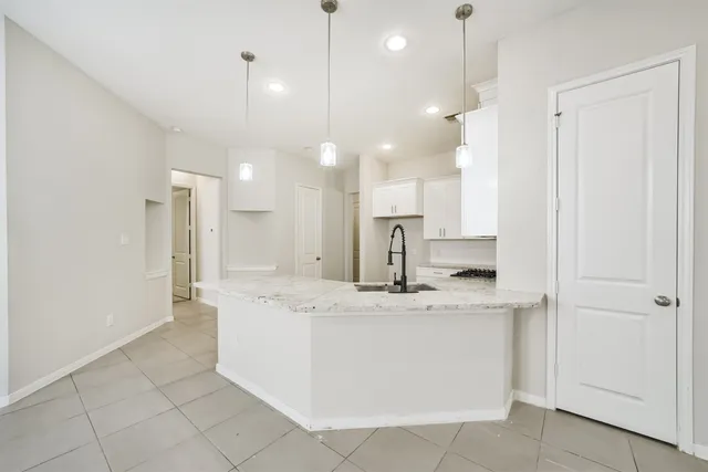 $1,940 | 10334 Solitaire Circle, Houston, TX 77070