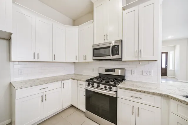 $1,940 | 10334 Solitaire Circle, Houston, TX 77070