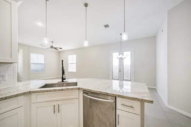 $1,940 | 10334 Solitaire Circle, Houston, TX 77070