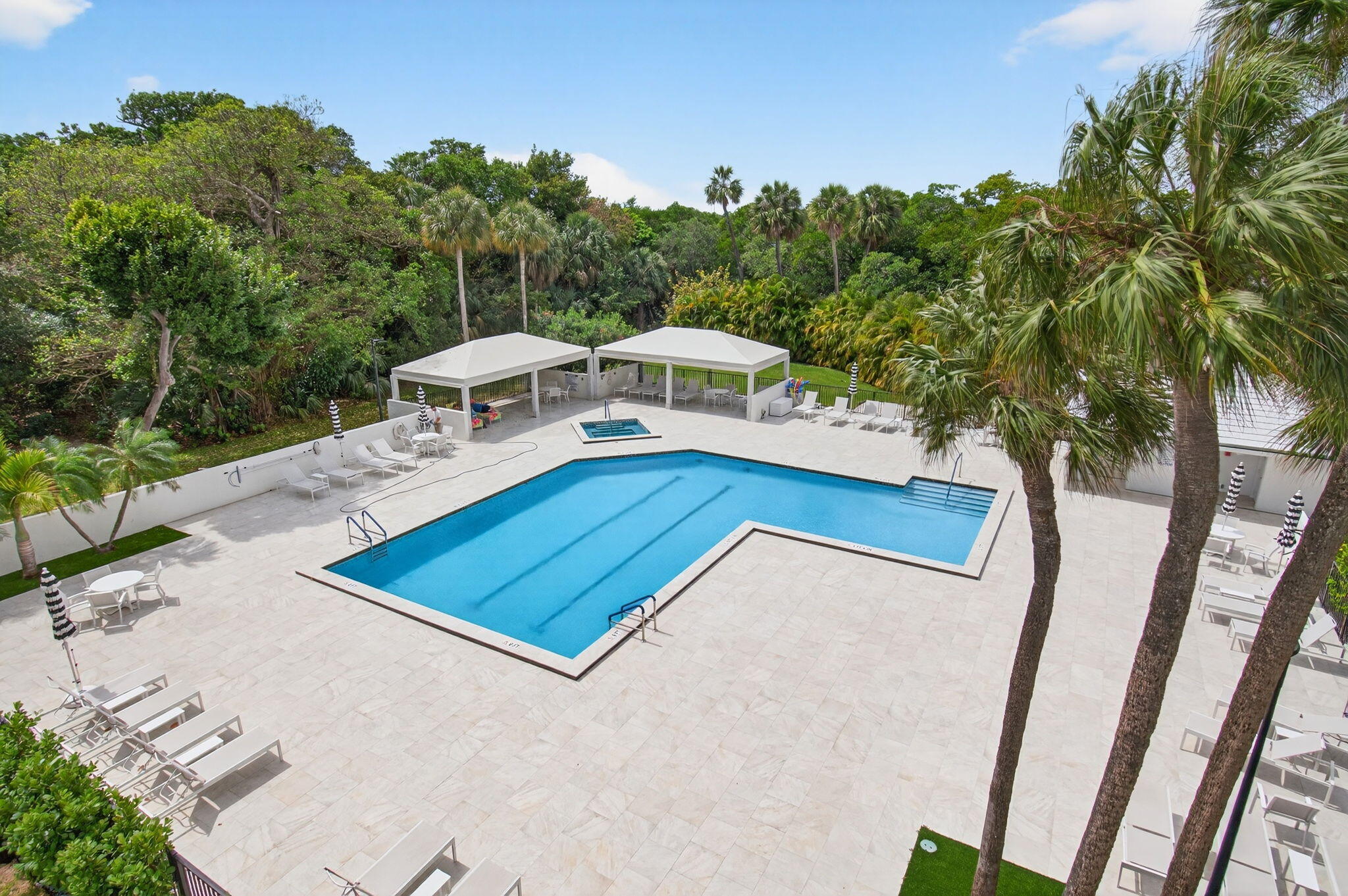 2001 North Ocean Boulevard, Unit 305 Boca Raton, FL 33431 - Photo 11 of 40 .