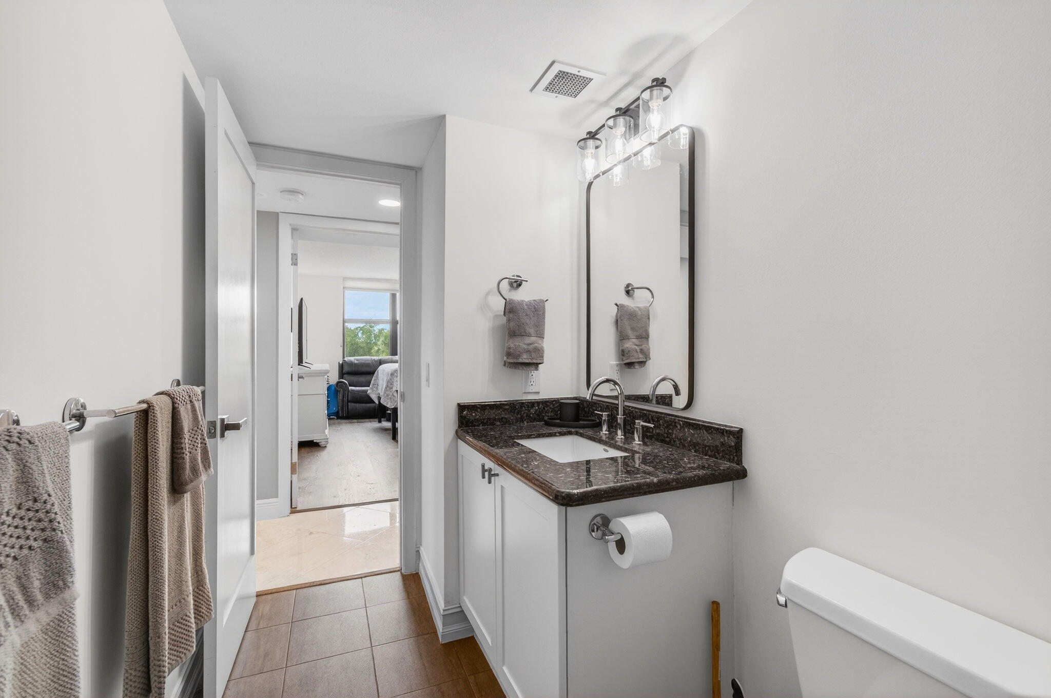2001 North Ocean Boulevard, Unit 305 Boca Raton, FL 33431 - Photo 13 of 40 46-web-or-mls-DSC_5007