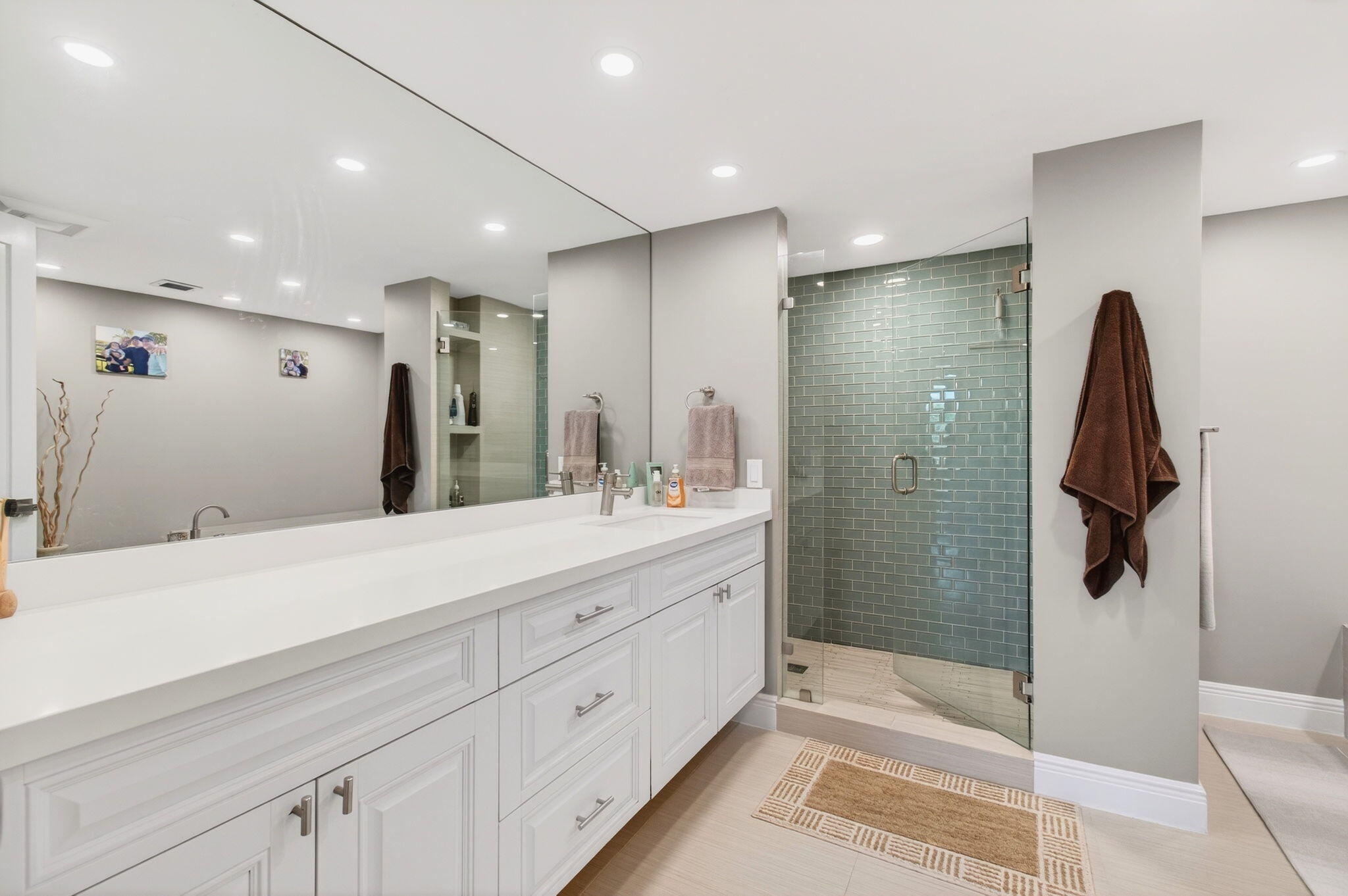 2001 North Ocean Boulevard, Unit 305 Boca Raton, FL 33431 - Photo 15 of 40 Main Bathroom