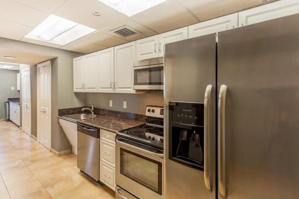 2001 North Ocean Boulevard, Unit 305 Boca Raton, FL 33431 - Photo 32 of 40 party room kitchen