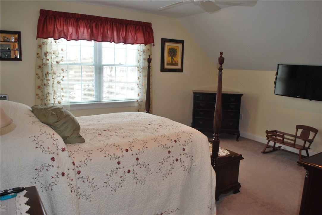 3729 Diamond Hill Road Cumberland, RI 02864 - Photo 19 of 39