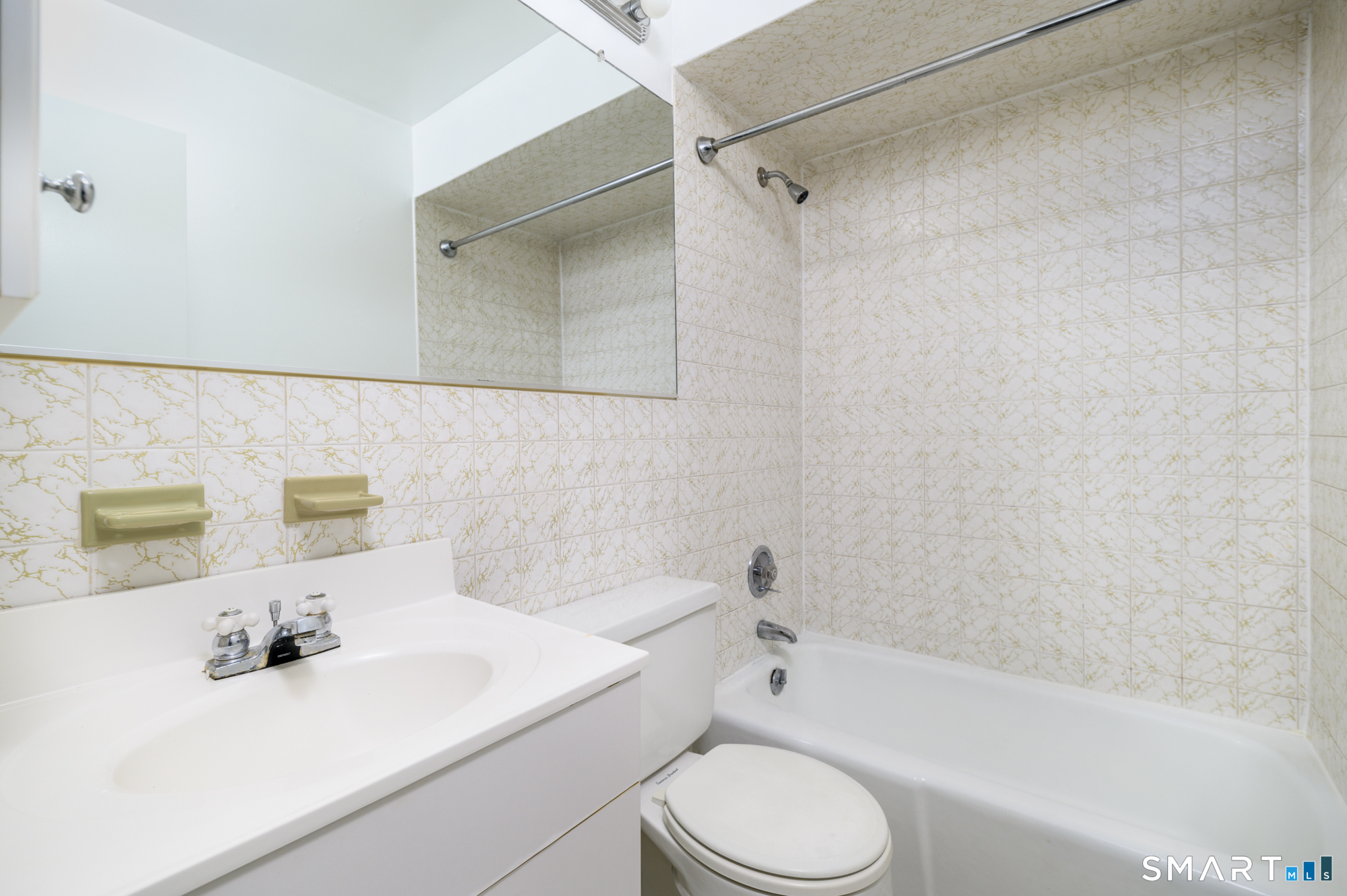 445 Hope Street, Unit 2 Stamford, CT 06906 - Photo 7 of 9 a bathroom with a sink a toilet and a bathtub