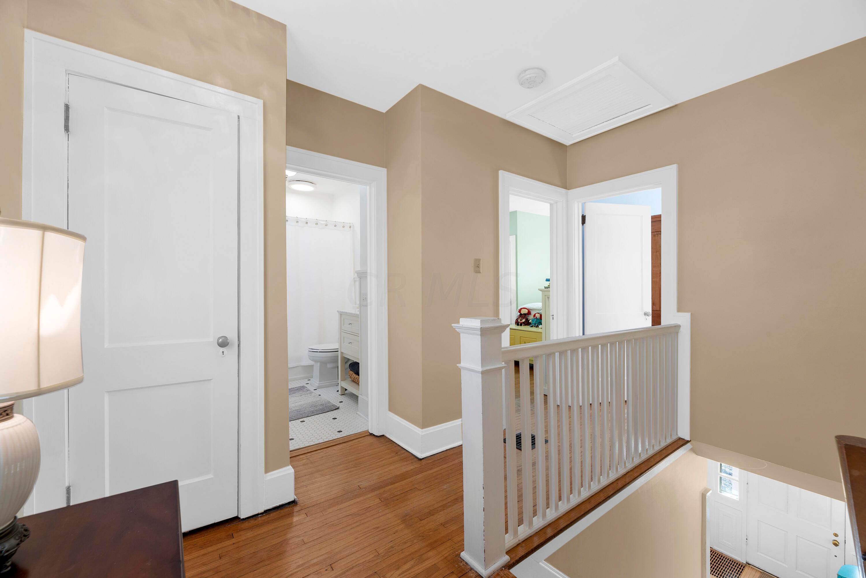 1618 Doone Road Columbus, OH 43221 - Photo 25 of 37 Upstairs hall