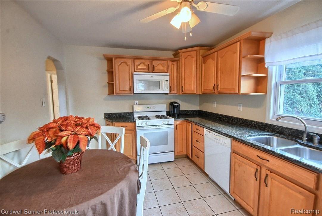 9691 Ruth Avenue Allen Park, MI 48101 - Photo 8 of 25 Kitchen 2nd View.jpg