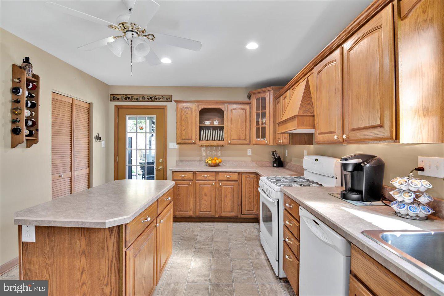 8 Walnut Lane Clementon, NJ 08021 - Photo 17 of 45 Kitchen