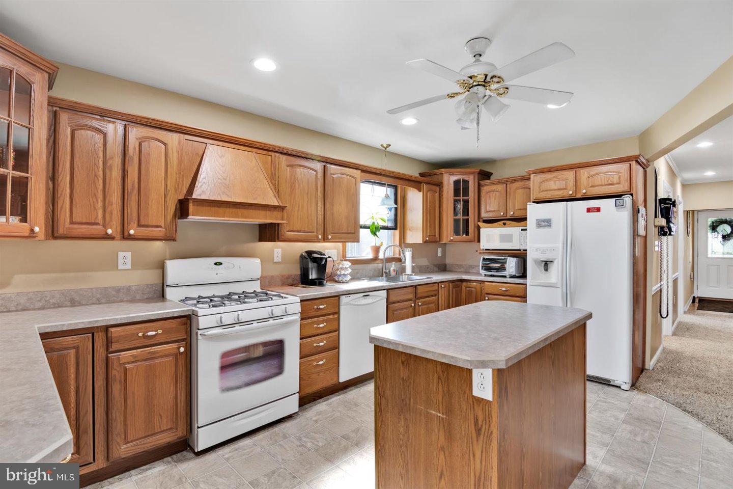 8 Walnut Lane Clementon, NJ 08021 - Photo 18 of 45 Custom hood over stovetop