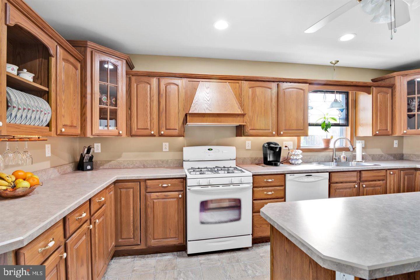8 Walnut Lane Clementon, NJ 08021 - Photo 19 of 45 Kitchen