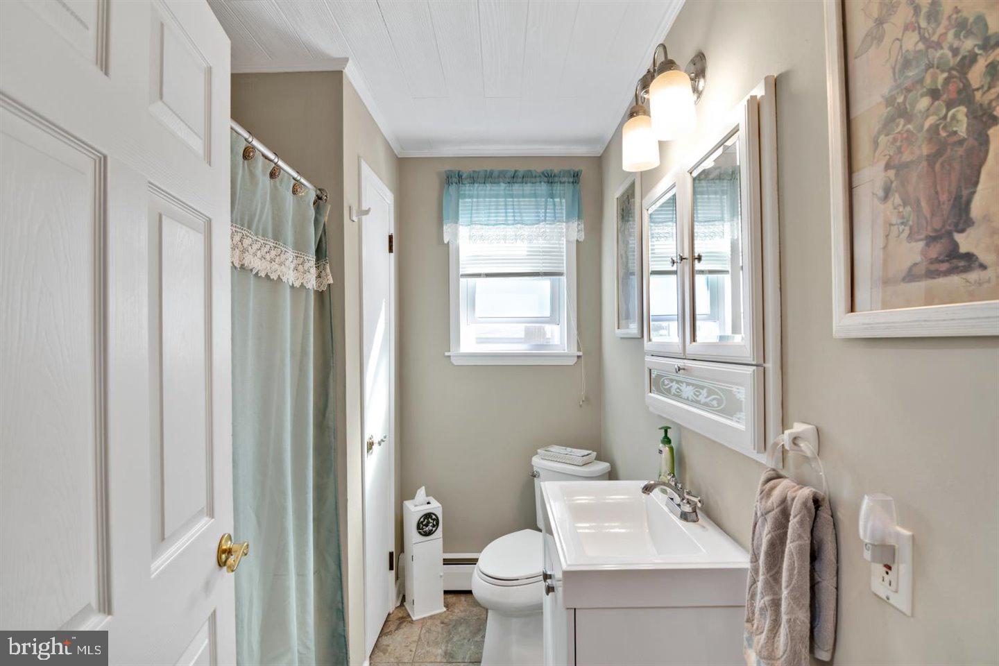 8 Walnut Lane Clementon, NJ 08021 - Photo 22 of 45 1st floor full bath