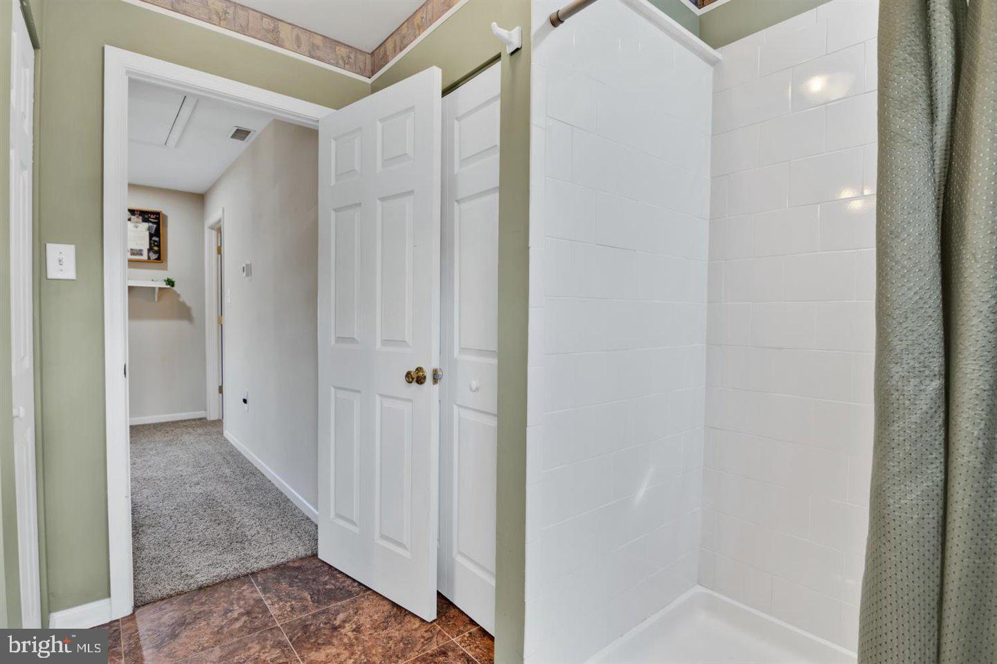 8 Walnut Lane Clementon, NJ 08021 - Photo 30 of 45 Full bath with ceramic tub surround