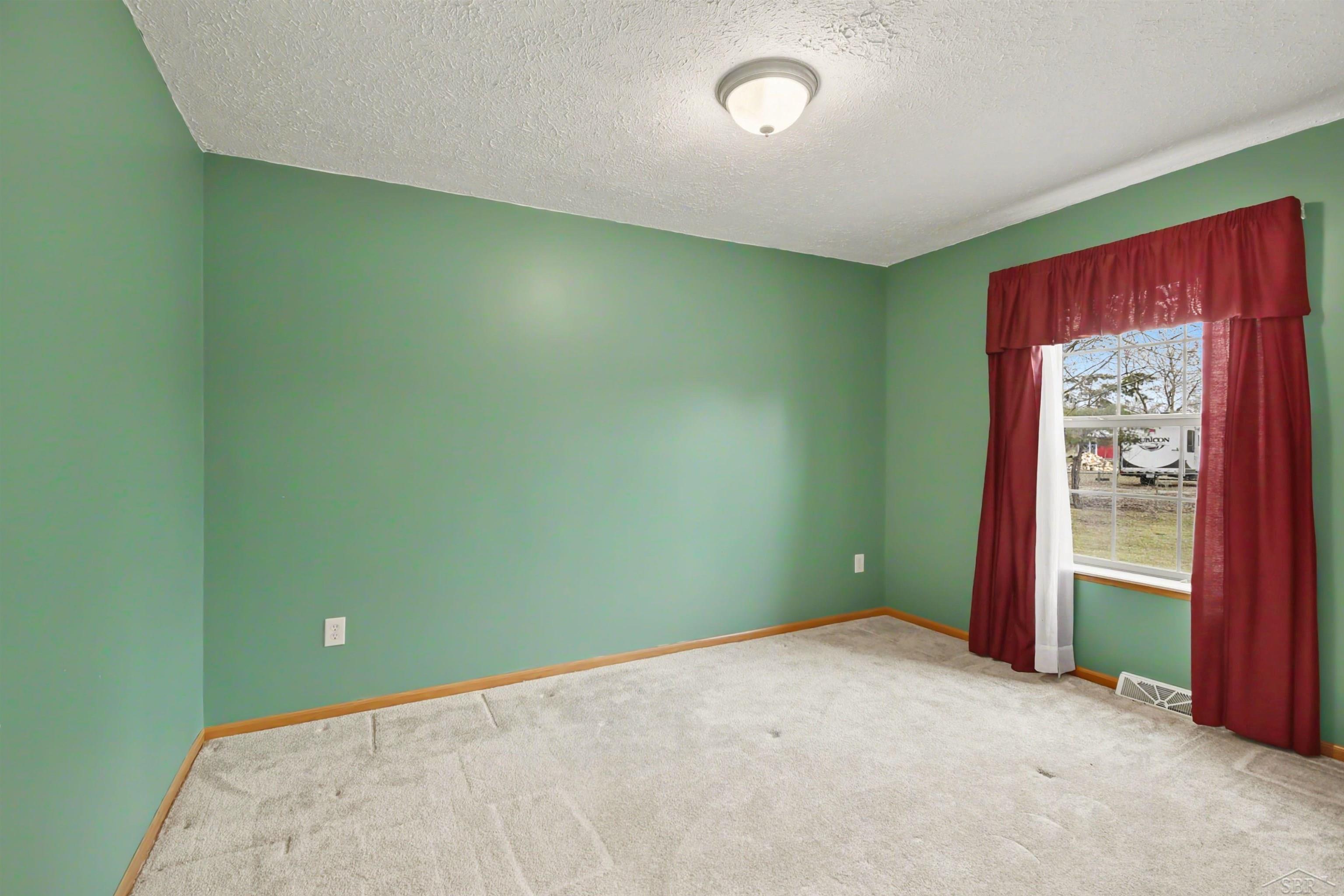 25 East Highwood Road Gladwin, MI 48624 - Photo 15 of 29