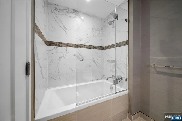 $9,500 | 800 Ave At Port Imperial, Unit 619, Weehawken, NJ 07086