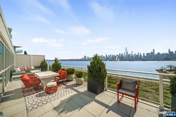 $9,500 | 800 Ave At Port Imperial, Unit 619, Weehawken, NJ 07086