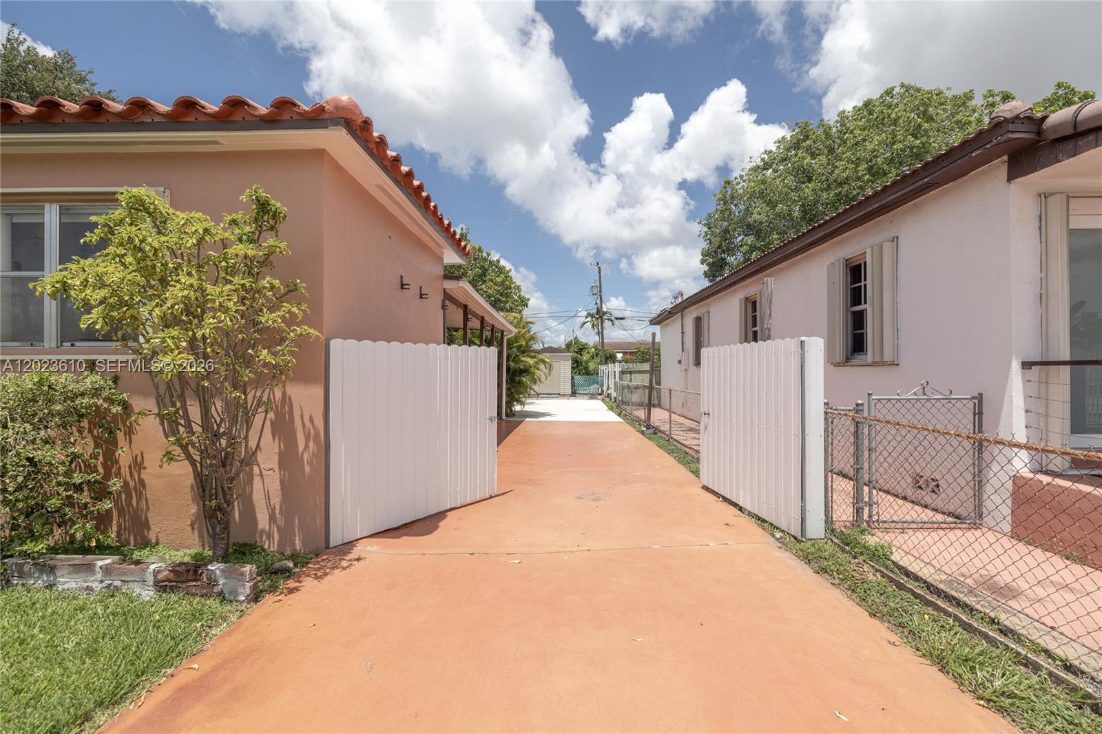 540 Southwest 60th Avenue Miami, FL 33144 - Photo 4 of 37