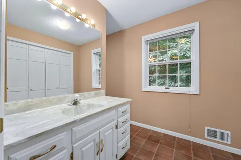 $524,900 | 137 Canterbury Road, Eau Claire, WI 54701