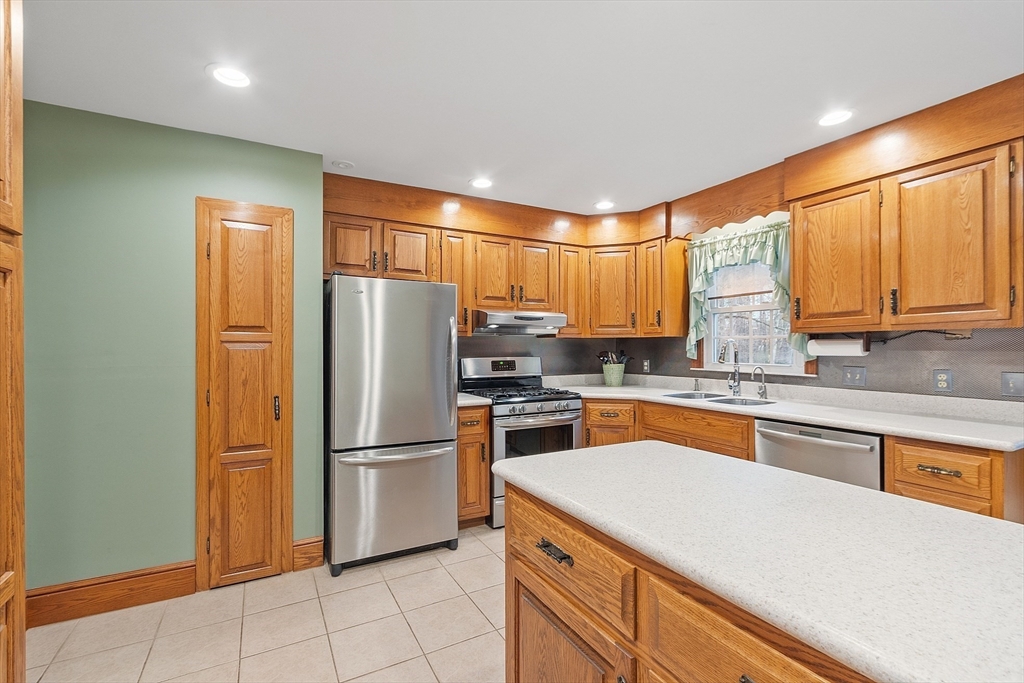 28 Bailey Road Townsend, MA 01474 - Photo 5 of 42