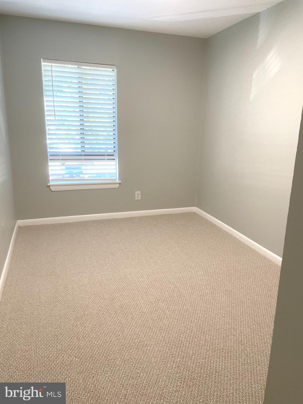 2214 Castle Rock Square, Unit 22C Reston, VA 20191 - Photo 22 of 32 BEDROOM #2 w/darkening cordless wood blinds