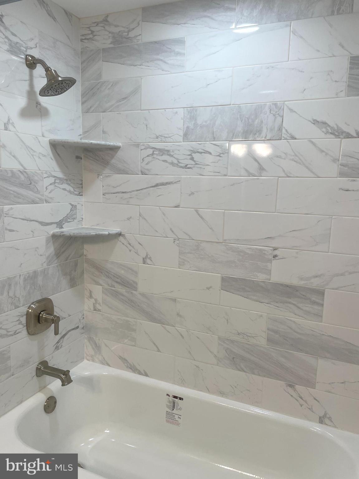 2214 Castle Rock Square, Unit 22C Reston, VA 20191 - Photo 24 of 32 Hall FULL BATH w/floor to ceiling new tile