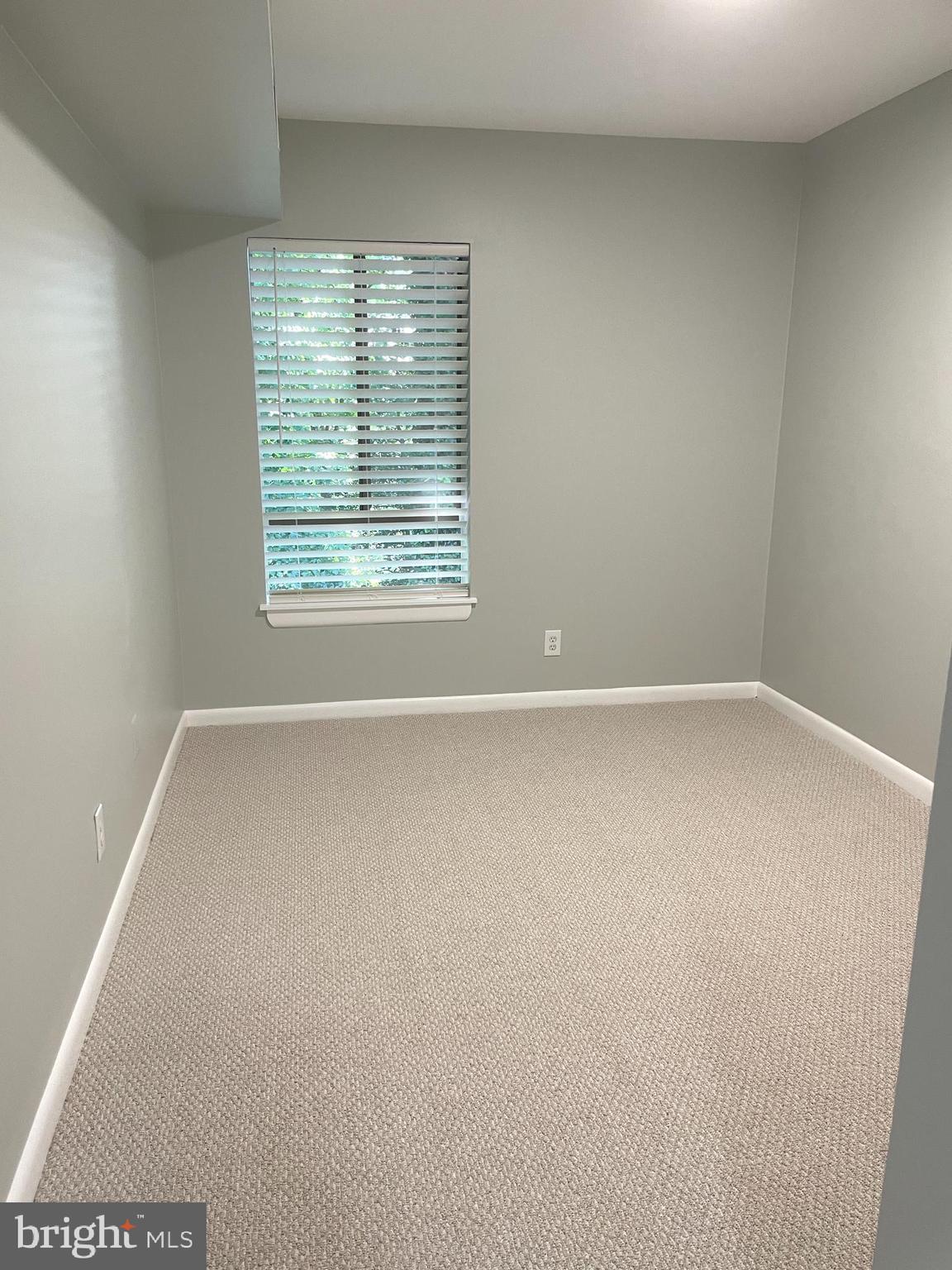 2214 Castle Rock Square, Unit 22C Reston, VA 20191 - Photo 27 of 32 BEDROOM #3 w/darkening cordless wood blinds