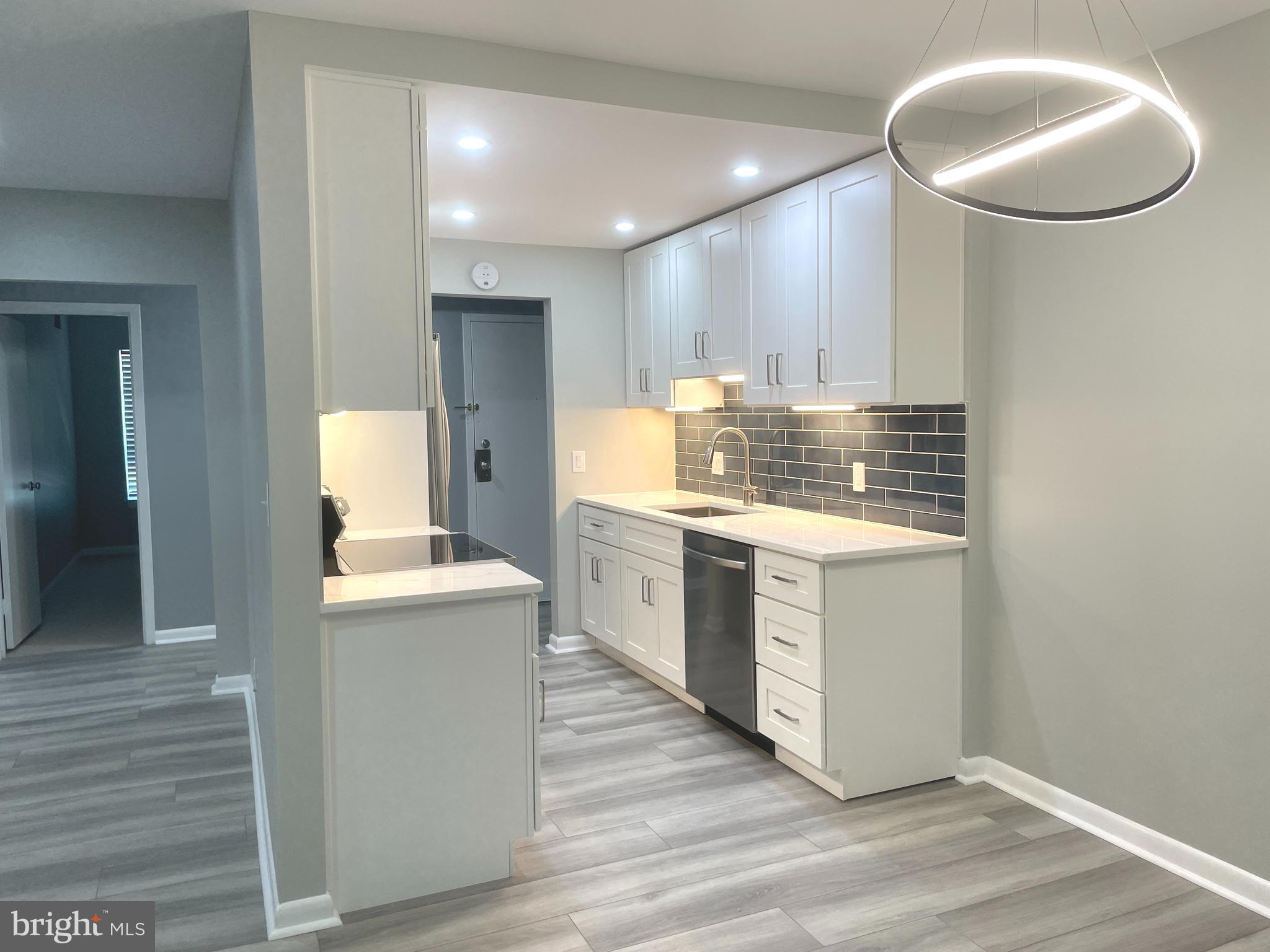 2214 Castle Rock Square, Unit 22C Reston, VA 20191 - Photo 7 of 32 KITCHEN w/under cabinet lighting